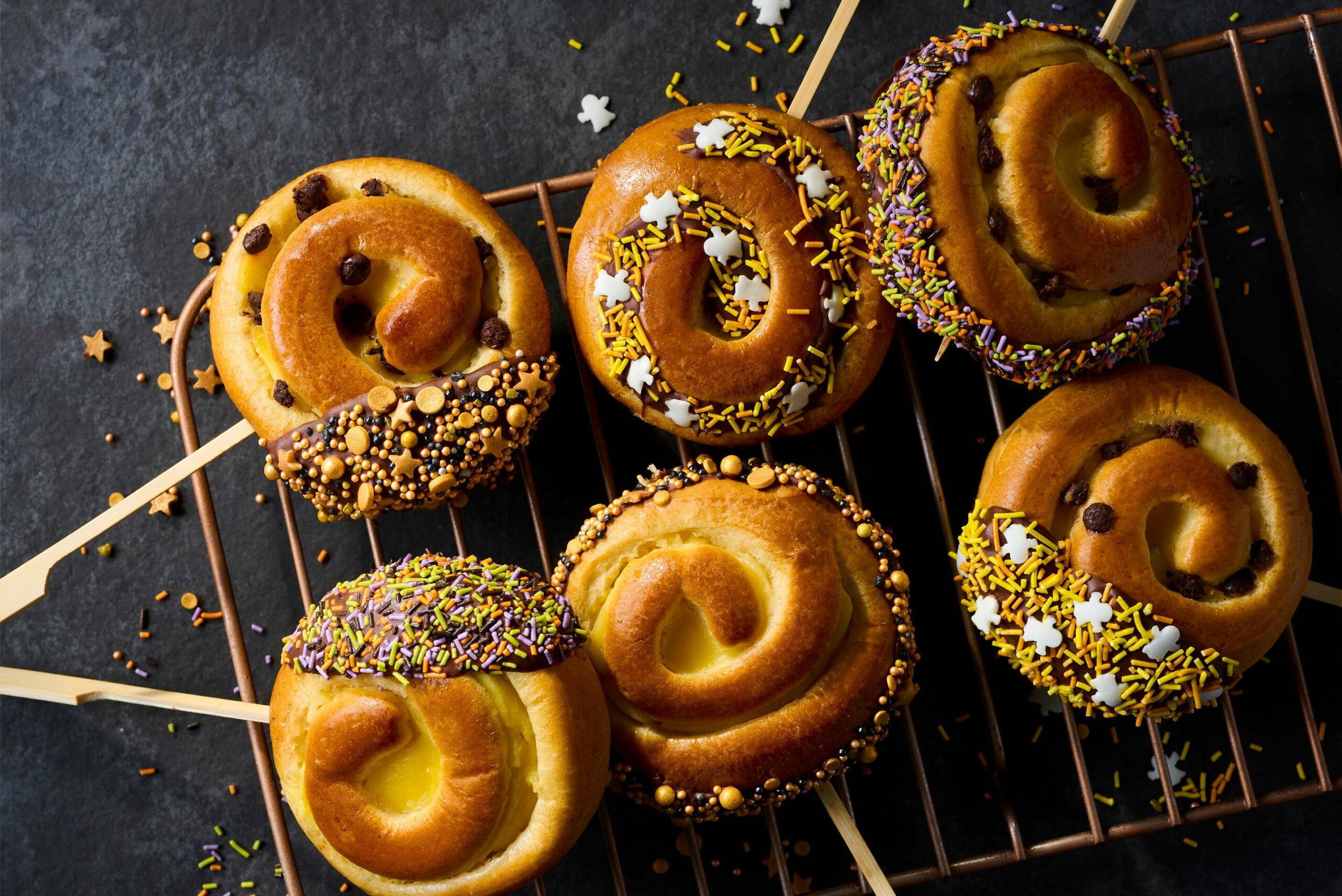 Brioche Swirl Halloween Cake Pops – St Pierre UK